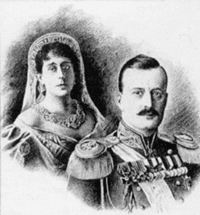 Старший в роде Романовых после 1918 г. — великий князь Кирилл Владимирович (1876—1938) с супругой
